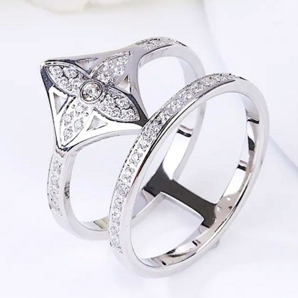 Silver Luxury Four Leaf Clover Pave Zircon Ring - Picture 2 of 5